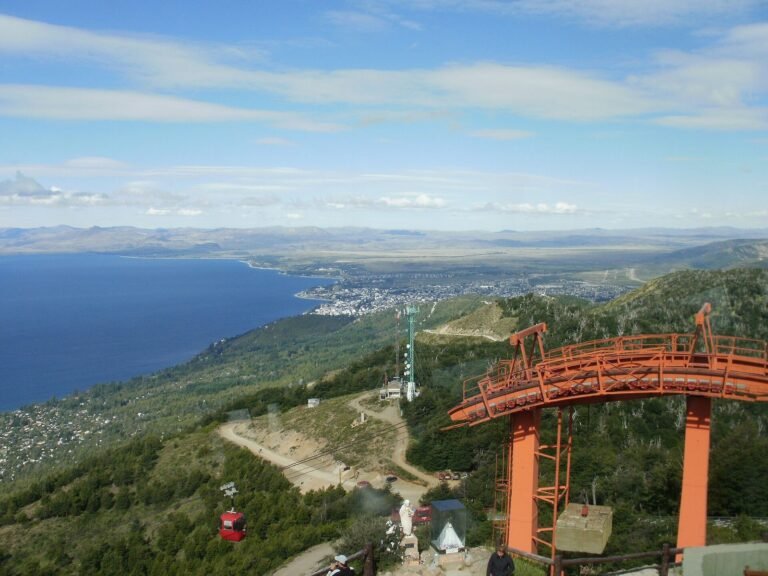 Vista do Cerro Otto sobre o Lago Nahuel Huapi e a cidade de Bariloche