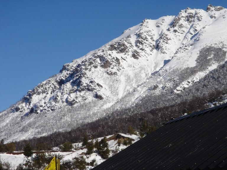 O que fazer em Bariloche no inverno: o Cerro Catedral coberto de neve