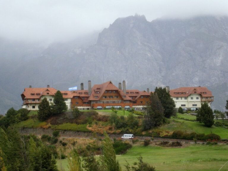 Onde ficar em Bariloche: Hotel Llao Llao entre o bosque e as montanhas