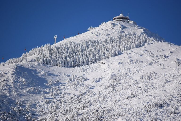 Bariloche Piedras Blancas: o Cerro Otto coberto de neve após nevasca