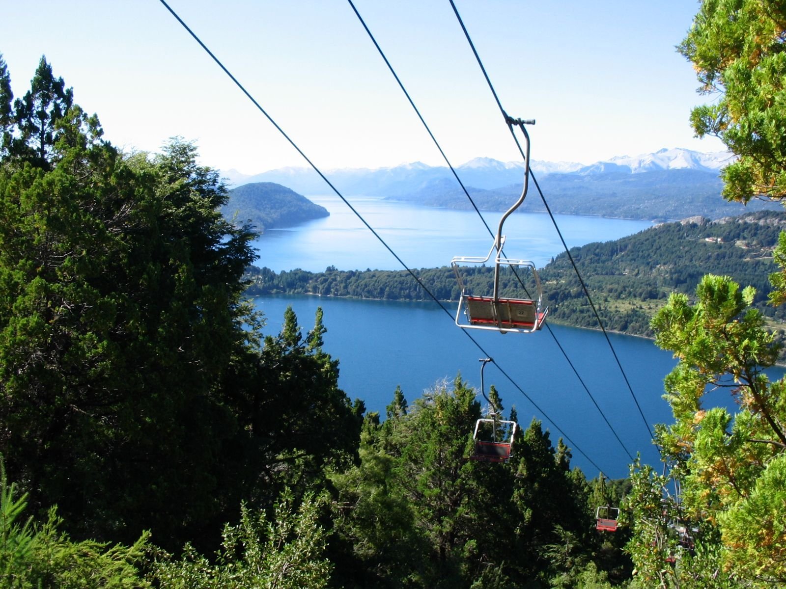 Teleférico do Cerro Campanario, em Bariloche, com o Lago Nahuel Huapi ao fundo